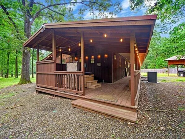 Exterior - Bear Moon - Broken Bow/Hochatown - 2b (Broken Bow)