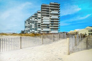Exterior - Oceanfront condo with 2 bedrooms, a pool and beautiful ocean views located in midtown! (Ocean City)