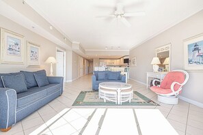 Een open haard en een dvd-speler