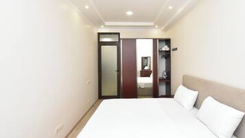 Leilighet – deluxe, byutsikt | 2 soverom, blendingsgardiner, strykejern/-brett og wi-fi (inkludert)