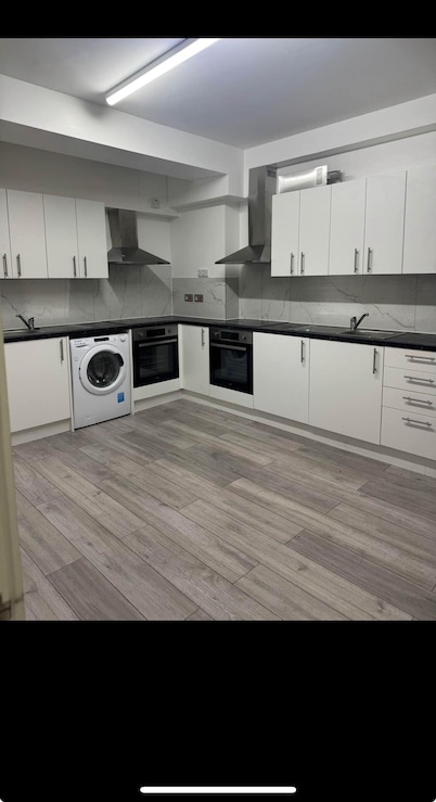 Enchanting 4-bed House in Enfield