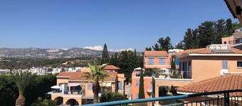 Cottage-Style 3 bed Villa – Pool Views, Walk to Beach