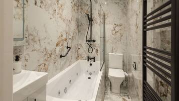 Apartment | 2 bedrooms, desk