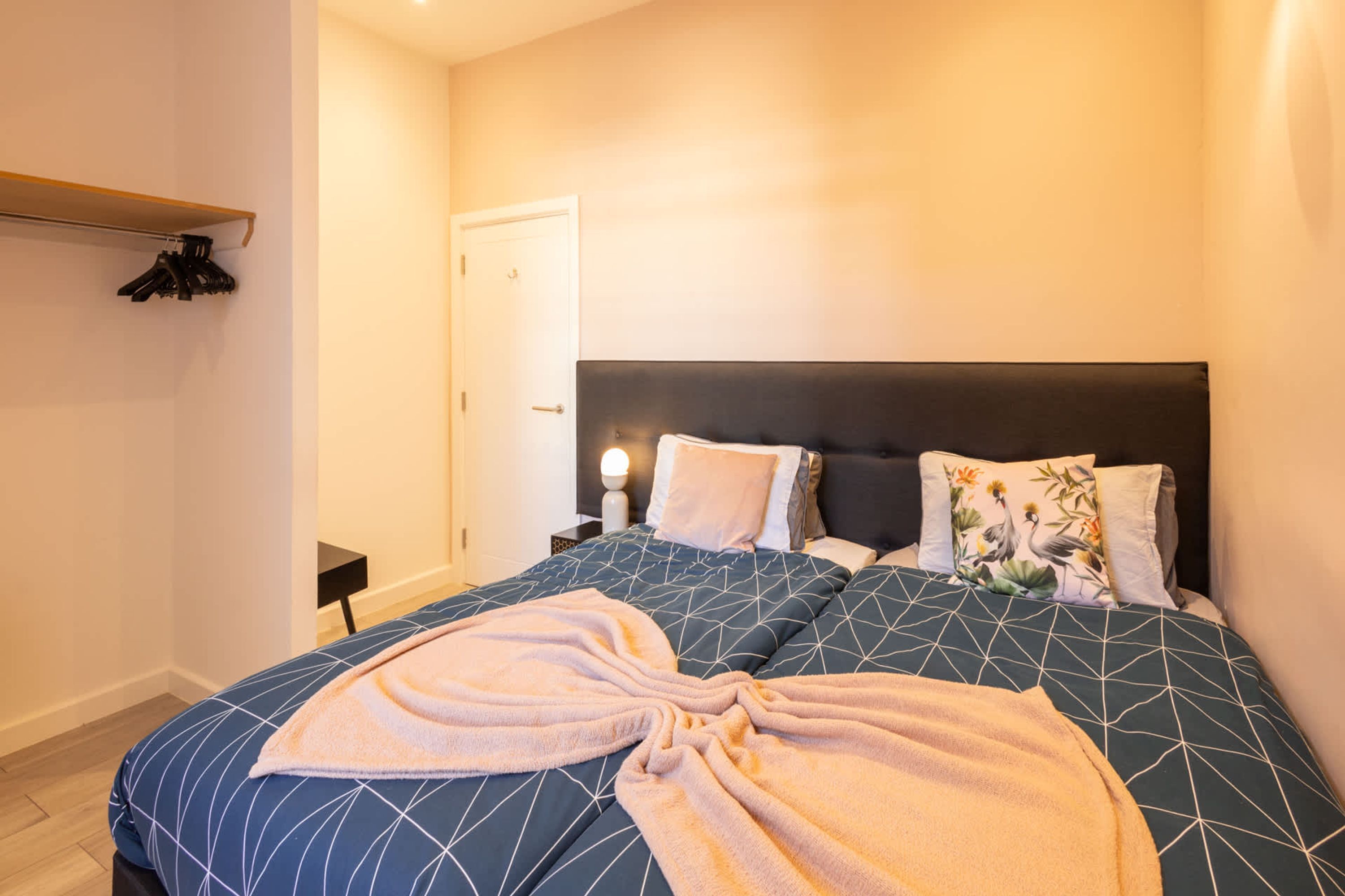 Apartment | 2 bedrooms, desk