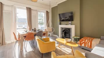 Apartment | 2 bedrooms, desk