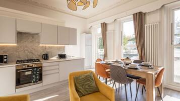 Apartment | 2 bedrooms, desk