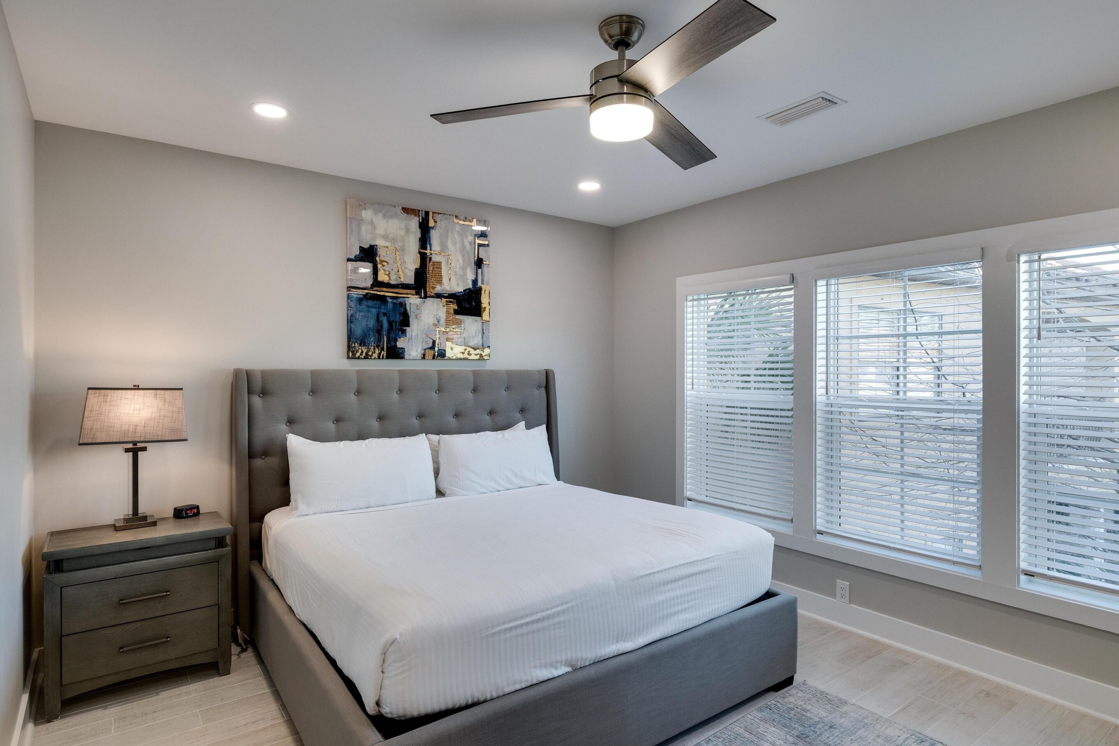 4 habitaciones, tabla de planchar con plancha, wifi y ropa de cama 