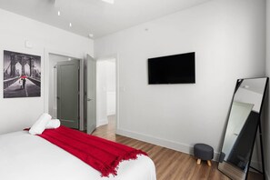 1 Schlafzimmer, Schreibtisch, Bügeleisen/Bügelbrett, Reisekinderbett