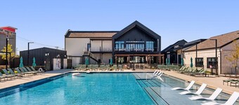 Luxury Stay! 1B/1B w/ Gym, Pool, & Shops Nearby