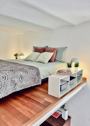 1 habitación, tabla de planchar con plancha, wifi gratis y ropa de cama 