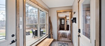 River's Edge! Riverfront with Hot Tub, Sauna & Game Room