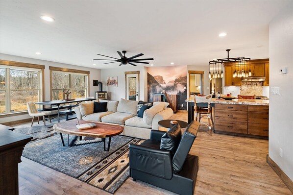 TV, peis, videospill og fotballspill