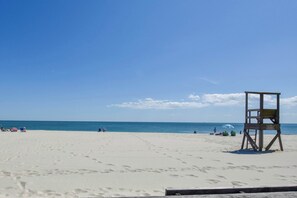 Beach nearby - New Build, Heated Plunge Pool, 1 Mi to Downtown! (Harwich)