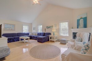 TV, offices - Spacious home with deck and fire pit! (Brewster)