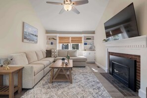 Fernseher, Kamin, Arbeitsbereiche