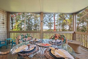 Outdoor dining - Walk to beach, Secluded and private home and backyard! (Brewster)