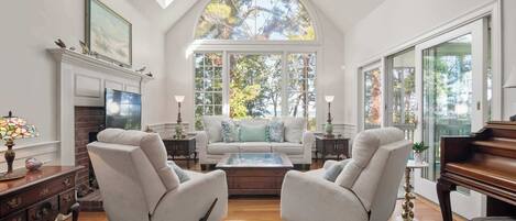 テレビ、書斎 / ワークスペース