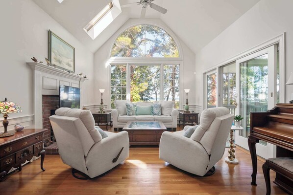 TV, offices - Walk to beach, Secluded and private home and backyard! (Brewster)