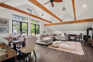 TV, fireplace, offices - 5 Min drive to Beaches and private backyard! (Eastham)