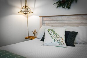3 bedrooms, desk, WiFi, bed sheets