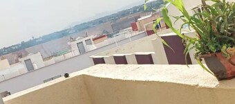 2 km from fes airport