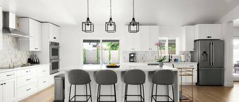 Refrigerador, microondas, horno, placa de cocina