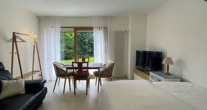 Bright 2.5-room apartment on the Riviera, terrace and garden
