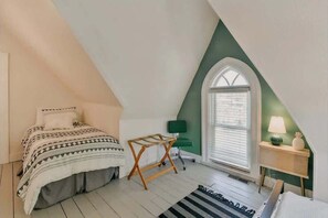 5 slaapkamers, een bureau, een strijkplank/strijkijzer, gratis wifi