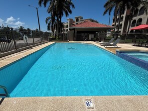 Pool - Beach, Pool, King Bed 1st Floor Spacious Apartment in Naguabo (Naguabo)