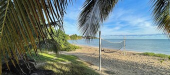 Beach, Pool, King Bed 1st Floor Spacious Apartment in Naguabo