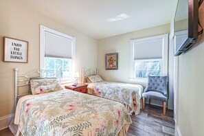 House (3 Bedrooms) | Interior - Walk to Beach! Old Naples Escape w/ Patio & Grill (Naples)