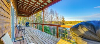 River Views & Fire Pit: Cozy Soldotna Apartment!