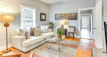 1 Mi to Dtwn Wilmington: Quiet Cottage w/ Deck