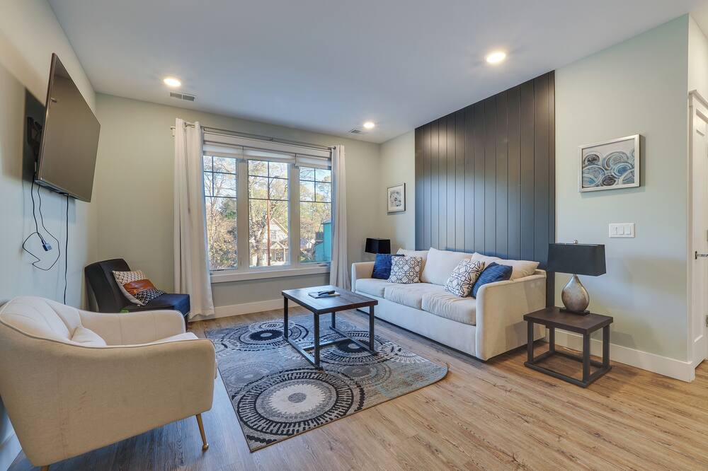 Walk to Front St! Traverse City Condo Near Skiing
