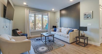 Walk to Front St! Traverse City Condo Near Skiing