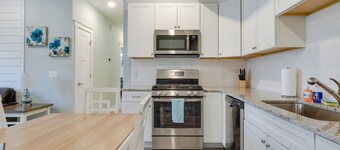 Walk to Beach: Traverse City Condo on Front Street