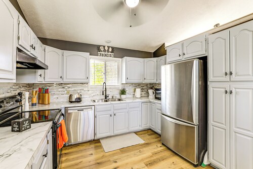 3 Mi to UNL & Memorial Stadium: Home w/ Large Yard