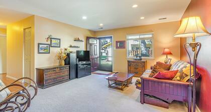 9 Mi to Old Town Alexandria: Quaint Condo!