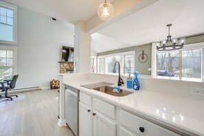 House (3 Bedrooms) | Interior - 1 Mi to Waterpark: Mtn-view Poconos Hideaway! (Tannersville)