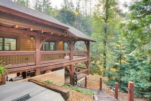 House (1 Bedroom) | Interior - Bear Lodge Waterfront Cabin w/ Level 2 EV Charger (Sutter Creek)