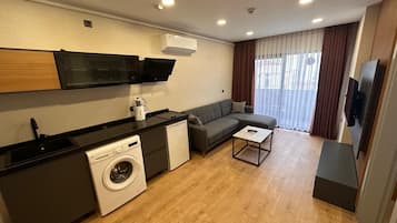 Classic Suite, Balcony, Sea View | Television