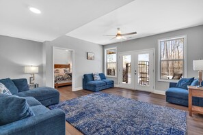 6 bedrooms, iron/ironing board, travel cot, WiFi - Whispering Winds | Brand New Lakefront 6BR on Lake Norman | Sleeps 15 | Free Pedal Boat (Catawba)