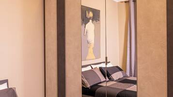 3 Schlafzimmer, Zimmersafe, Bügeleisen/Bügelbrett, Reisekinderbett