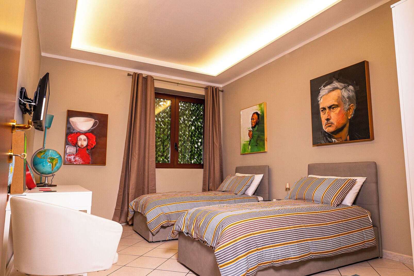 3 chambres, coffres-forts dans les chambres, fer et planche à repasser