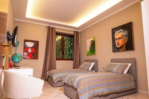 3 bedrooms, in-room safe, iron/ironing board, travel cot