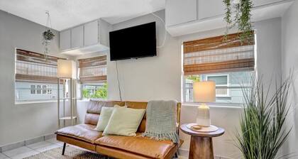 Corner Balcony Suite Across From Beach htd Pool