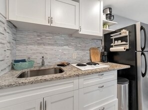 Internet - Beach 2 Blocks Away Heated Pool Waterview Suite (Clearwater Beach)