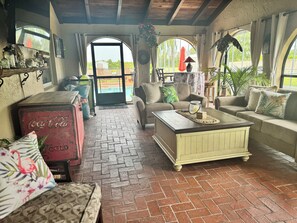 Smart-tv och eldstad