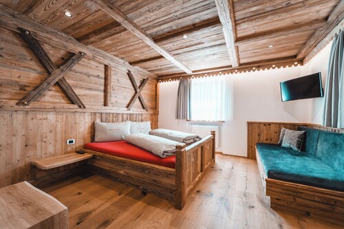 Almresidenz Unterrain to Hartl -1 km BY CAR DISTANCE SKI SLOPES KRONPLATZ