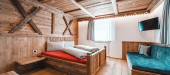 Almresidenz Unterrain to Hartl -1 km BY CAR DISTANCE SKI SLOPES KRONPLATZ